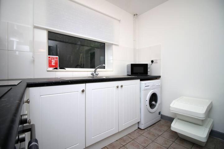 City Centre, Parking, Smart Tv'S In All Rooms Swansea Exterior photo