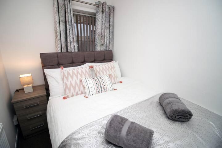 City Centre, Parking, Smart Tv'S In All Rooms Swansea Exterior photo